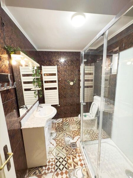 Vatra Luminoasa, vila individuala 6 camere, curte proprie, orice activitate