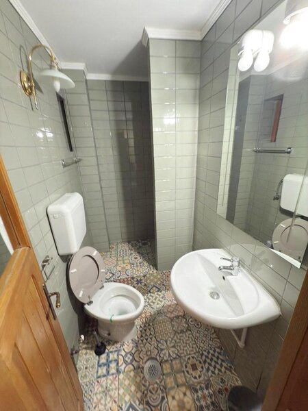 Vatra Luminoasa, vila individuala 6 camere, curte proprie, orice activitate